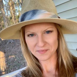 Meet your Posher, Hollie